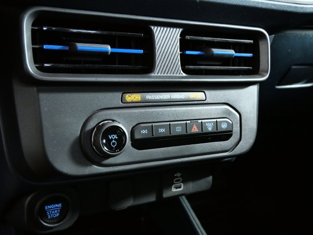 Certified 2025 Ford Maverick Lobo AWD/4WD image 18