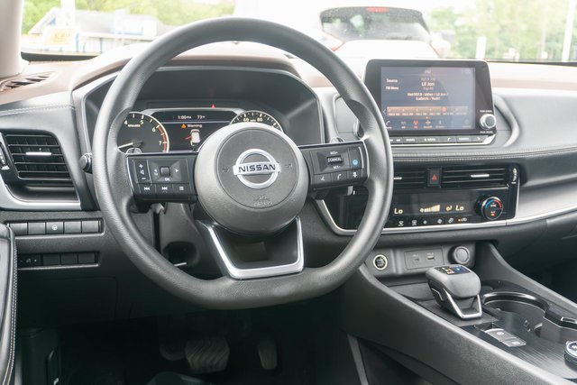 Used 2021 Nissan Rogue SV AWD/4WD image 13