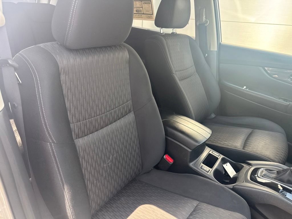 Used 2017 Nissan Rogue SV FWD image 32