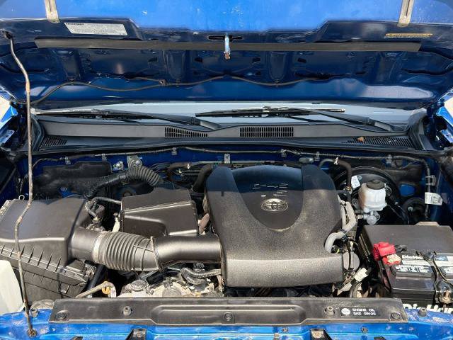 Used 2018 Toyota Tacoma SR5 AWD/4WD image 15