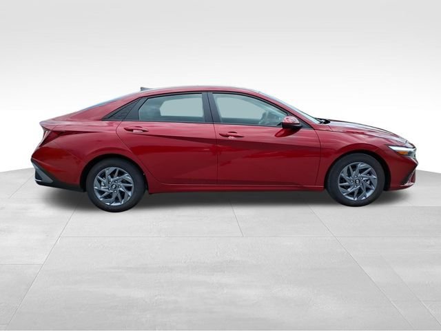 Used 2024 Hyundai Elantra SEL FWD image 11