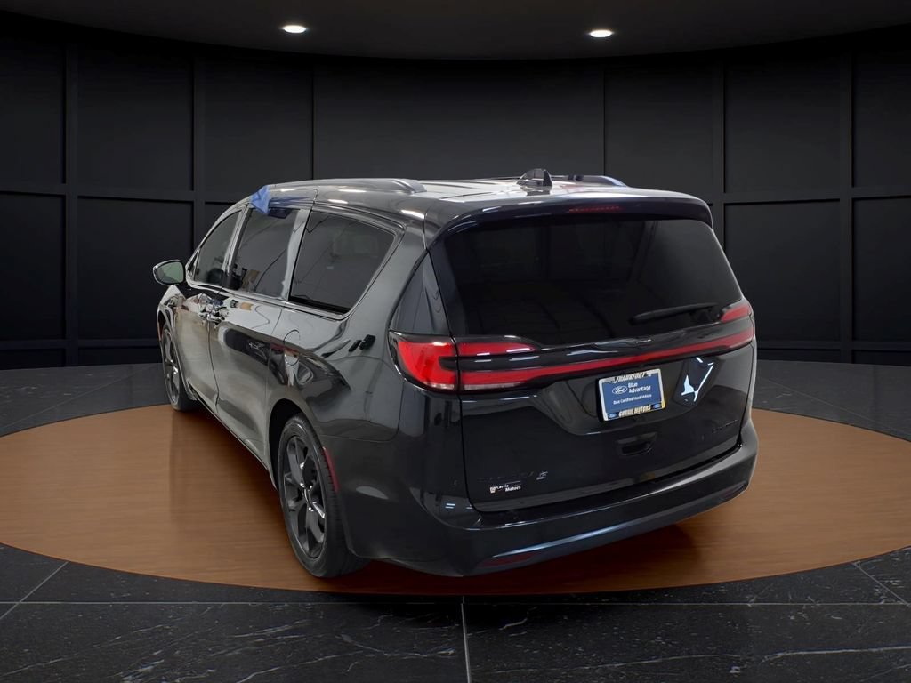 Used 2025 Chrysler Pacifica Limited FWD image 4