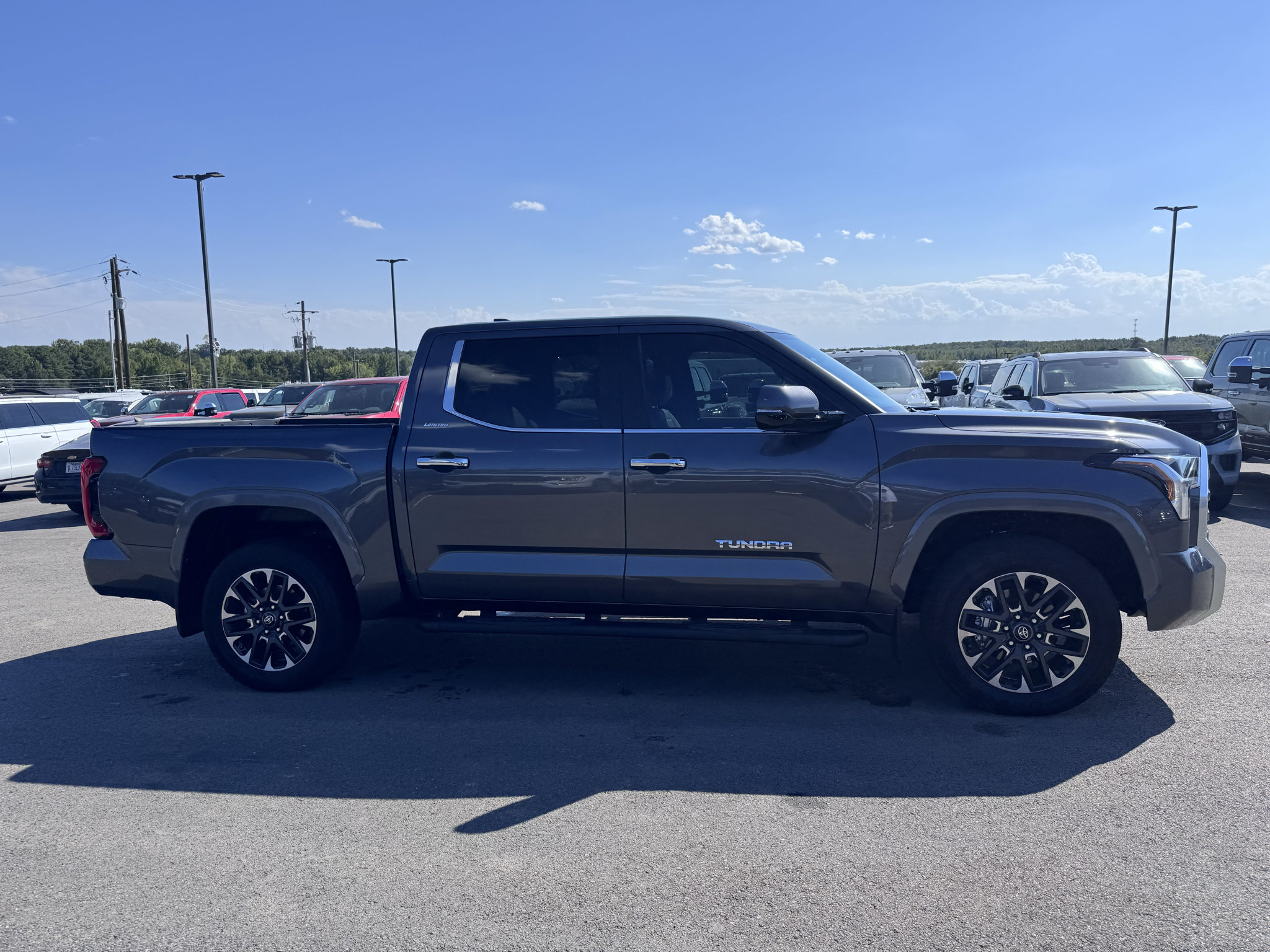 Used 2025 Toyota Tundra Limited AWD/4WD image 5