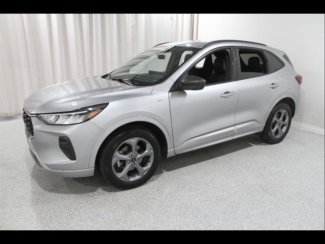 Certified 2023 Ford Escape ST-Line w/ Tech Pack #1 AWD/4WD image 3