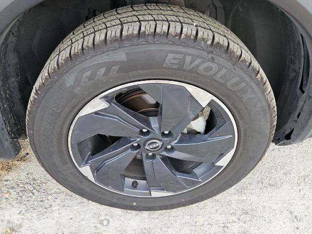 Used 2025 Nissan Rogue SV FWD image 9