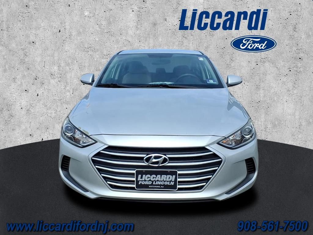 Used 2017 Hyundai Elantra SE FWD image 2