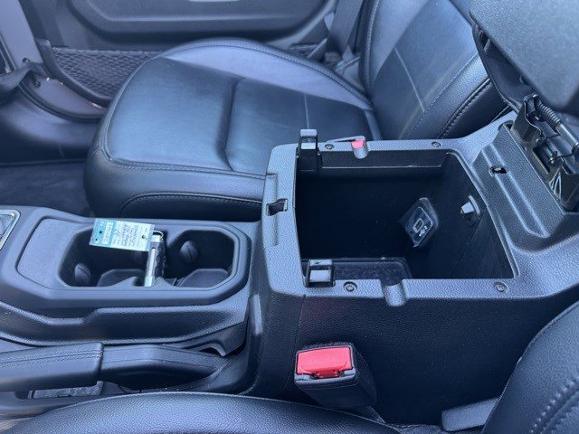 Used 2023 Jeep Wrangler Unlimited Sahara image 24