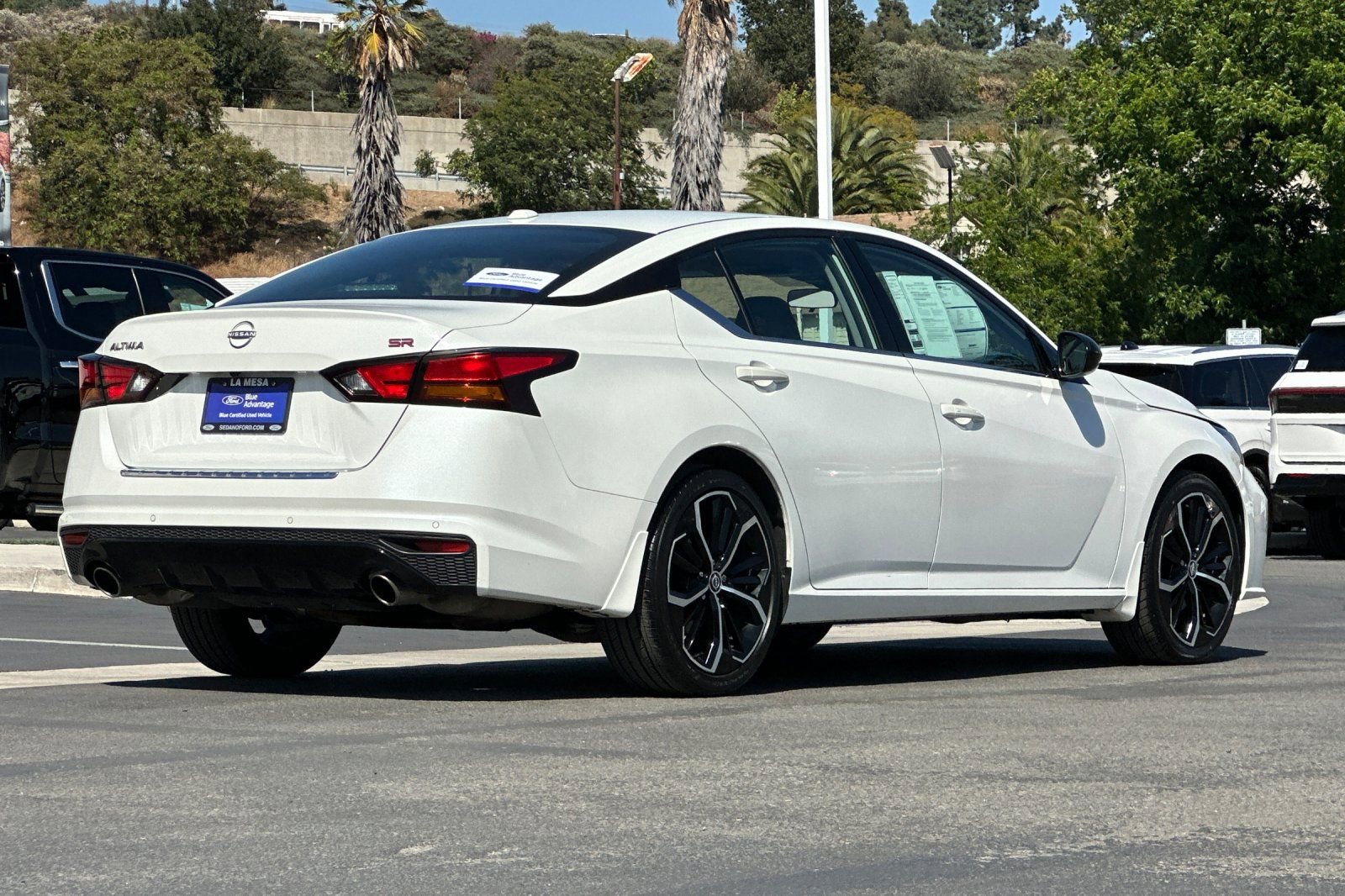 Used 2023 Nissan Altima 2.5 SR w/ SR Premium Package FWD image 3