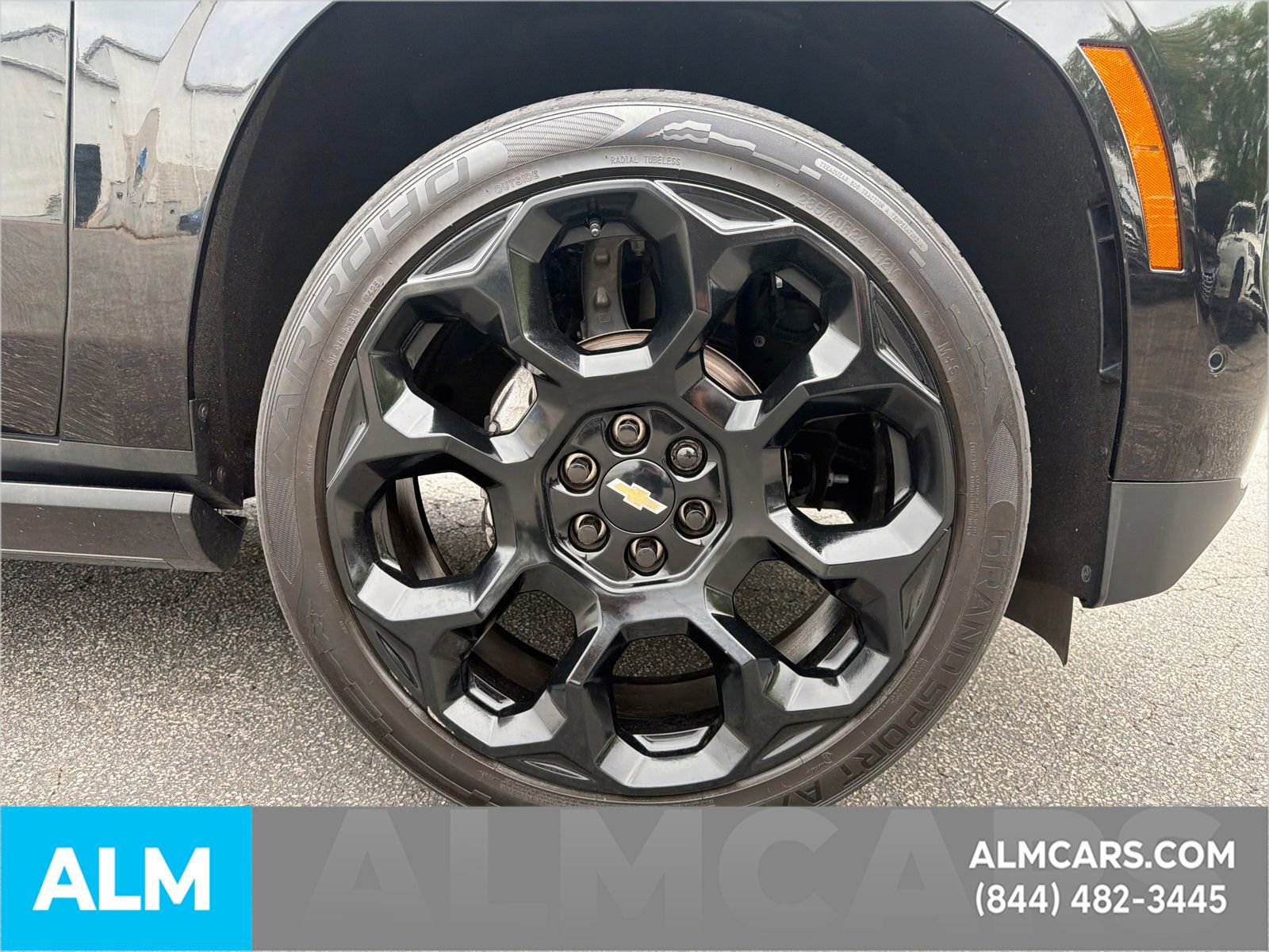 Used 2025 Chevrolet Tahoe High Country AWD/4WD image 14