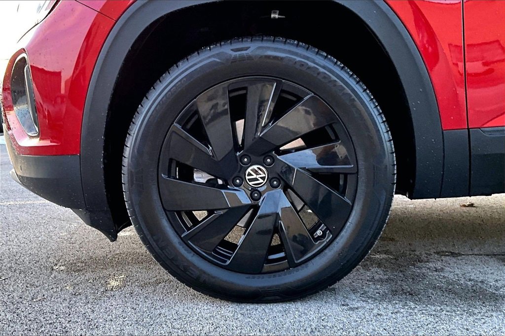 Used 2024 Volkswagen Atlas Cross Sport SE w/ Panoramic Sunroof Package image 9