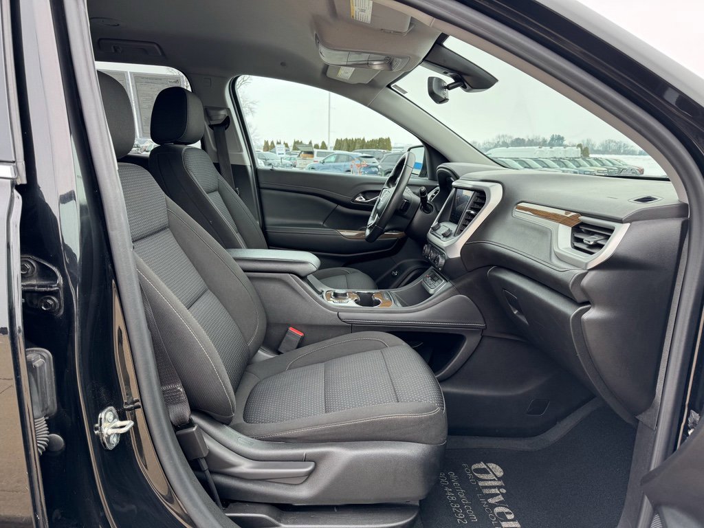 Used 2023 GMC Acadia SLE w/ Driver Convenience Package image 17