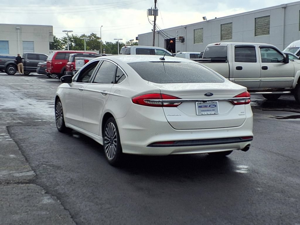 Certified 2018 Ford Fusion SE w/ Fusion SE Technology Package FWD image 5