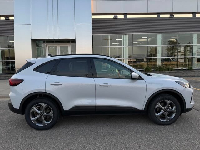 Certified 2025 Ford Escape ST-Line Select AWD/4WD image 42