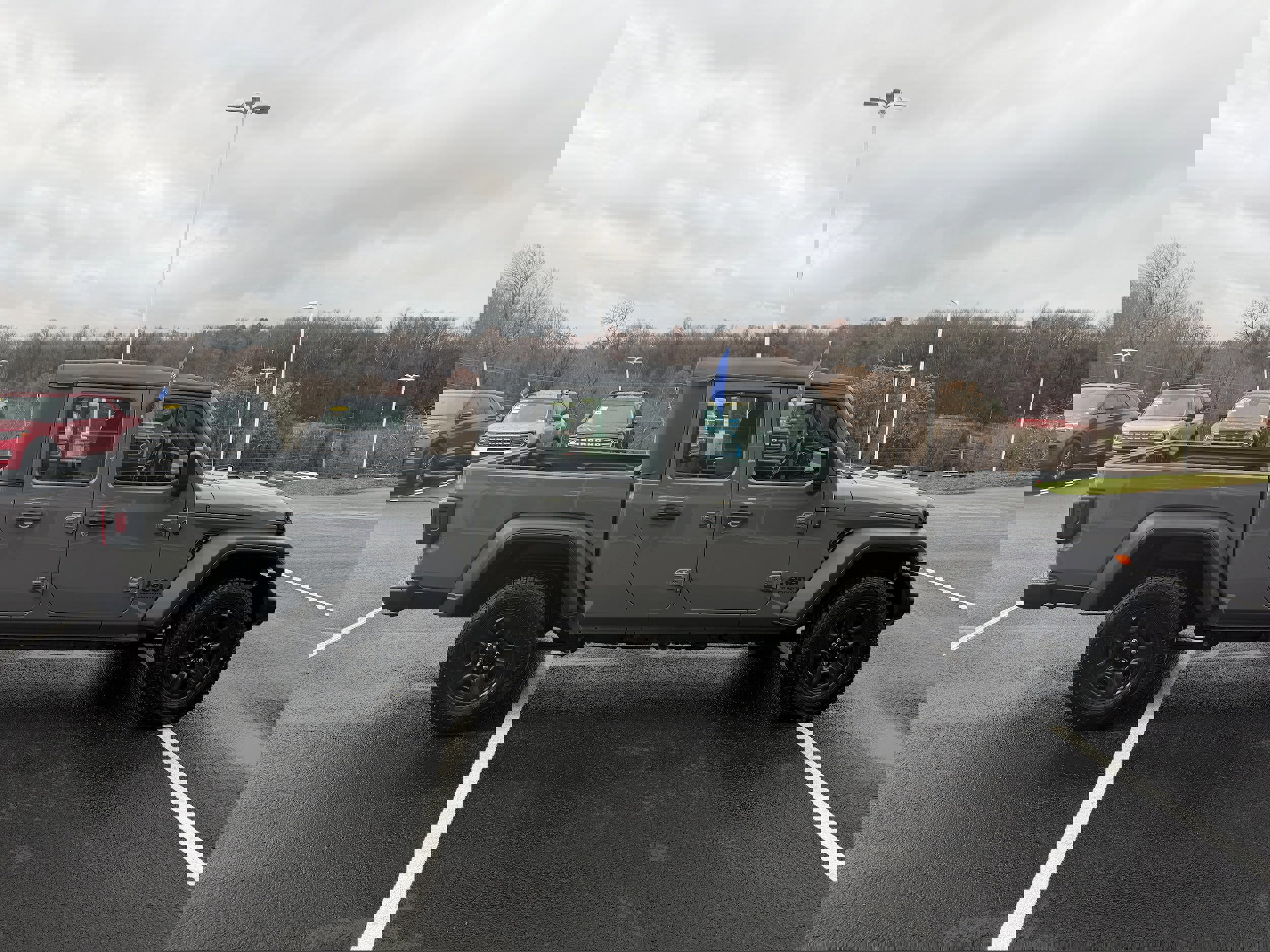 Used 2021 Jeep Gladiator Sport image 2