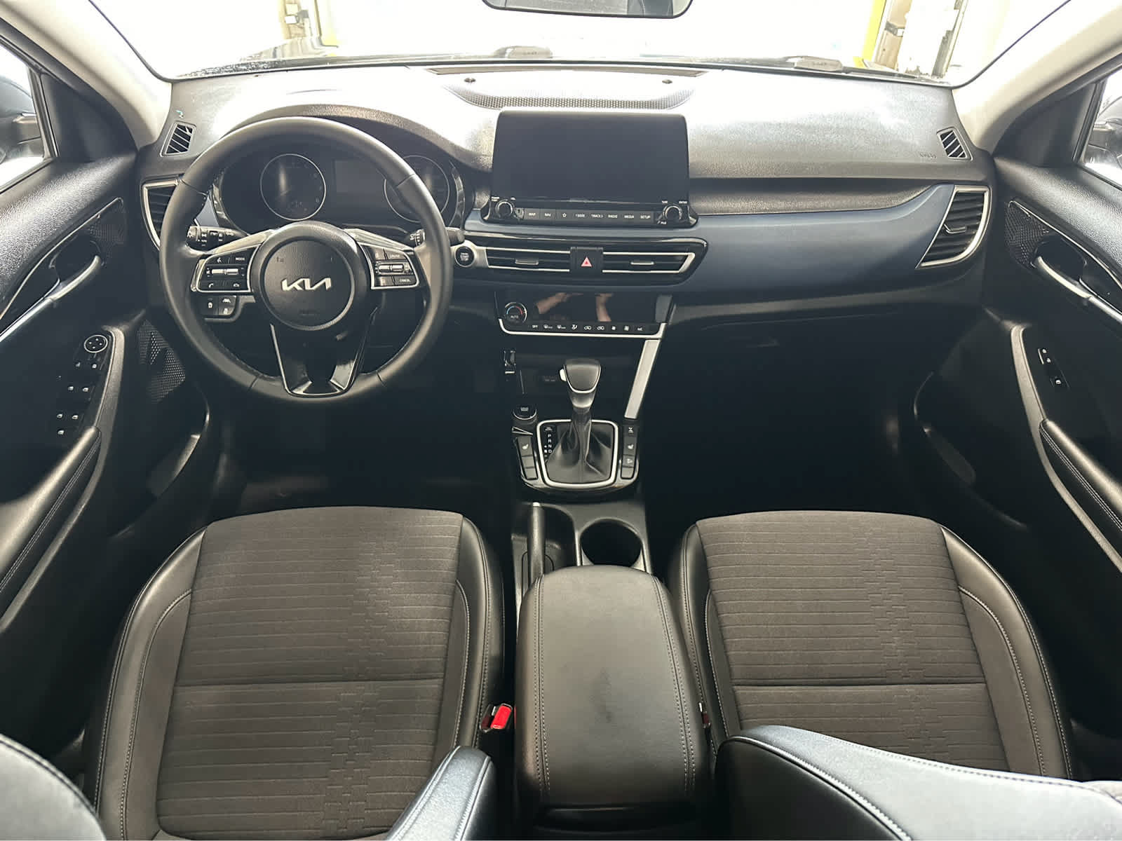 Used 2023 Kia Seltos S w/ Navigation Package AWD/4WD image 13