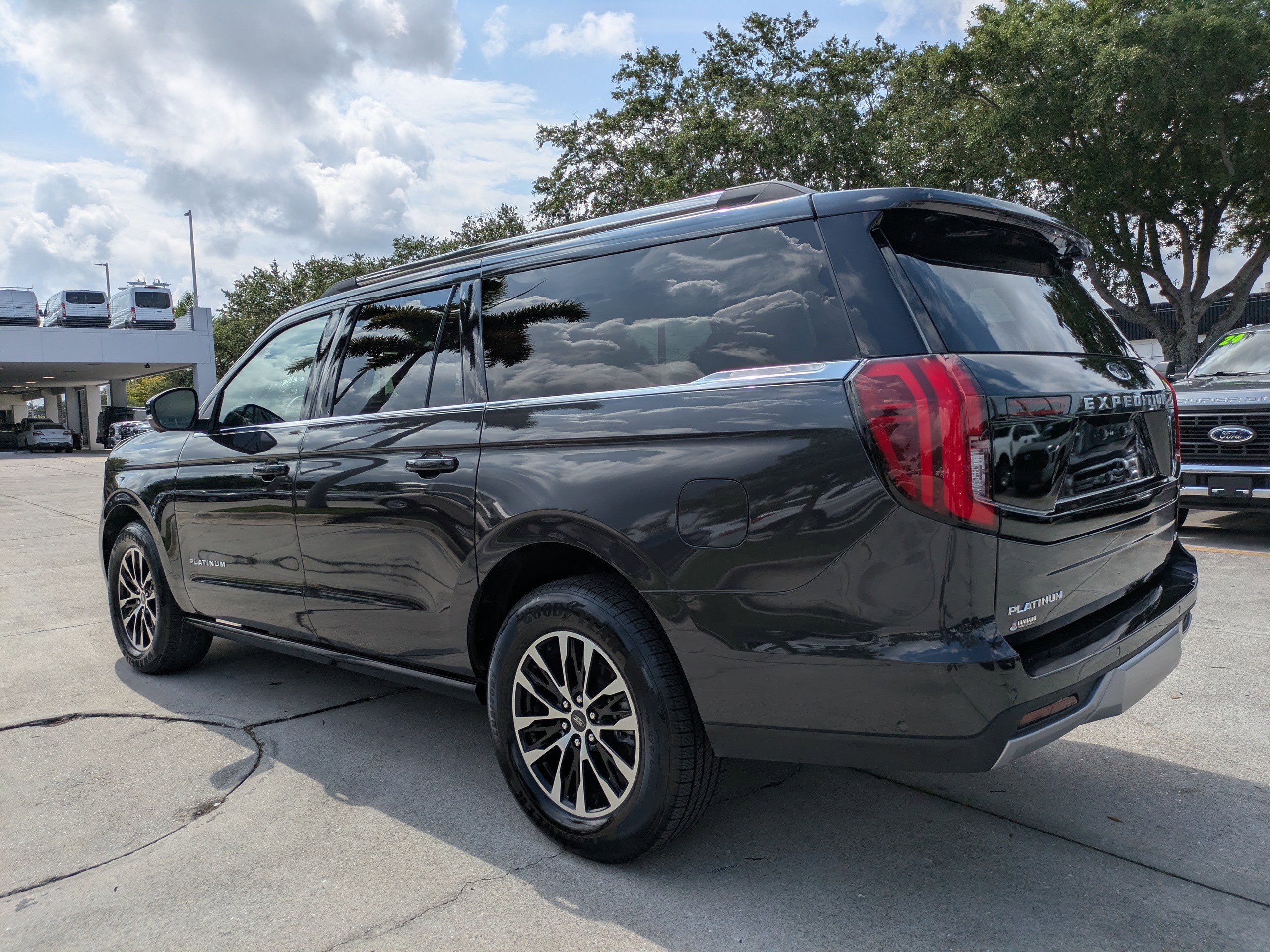 Certified 2025 Ford Expedition Max Platinum AWD/4WD image 6