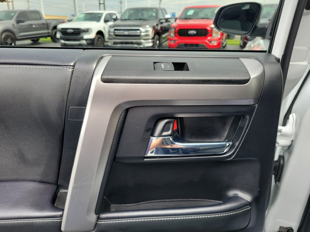 Used 2024 Toyota 4Runner SR5 Premium w/ Moonroof Package AWD/4WD image 17