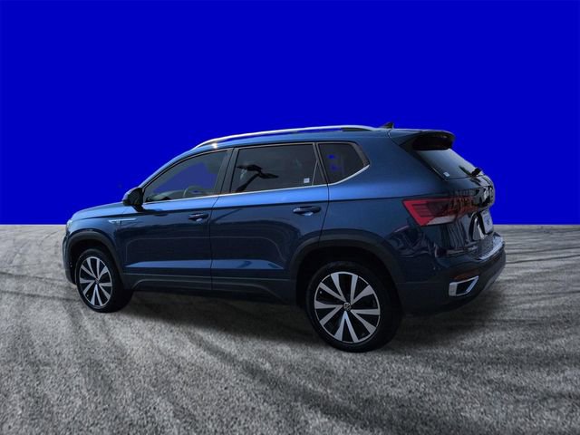 Used 2024 Volkswagen Taos SE w/ Panoramic Sunroof Package FWD image 6