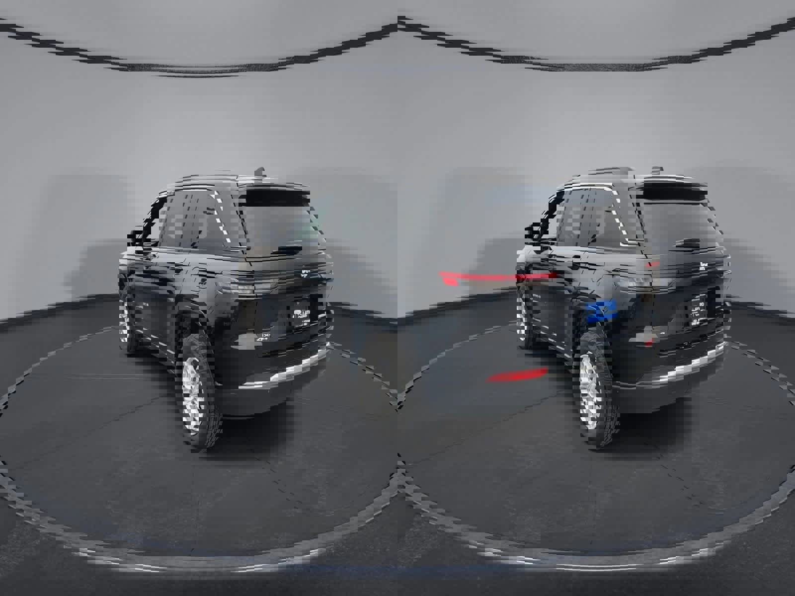 Used 2025 Jeep Grand Cherokee Laredo X image 5