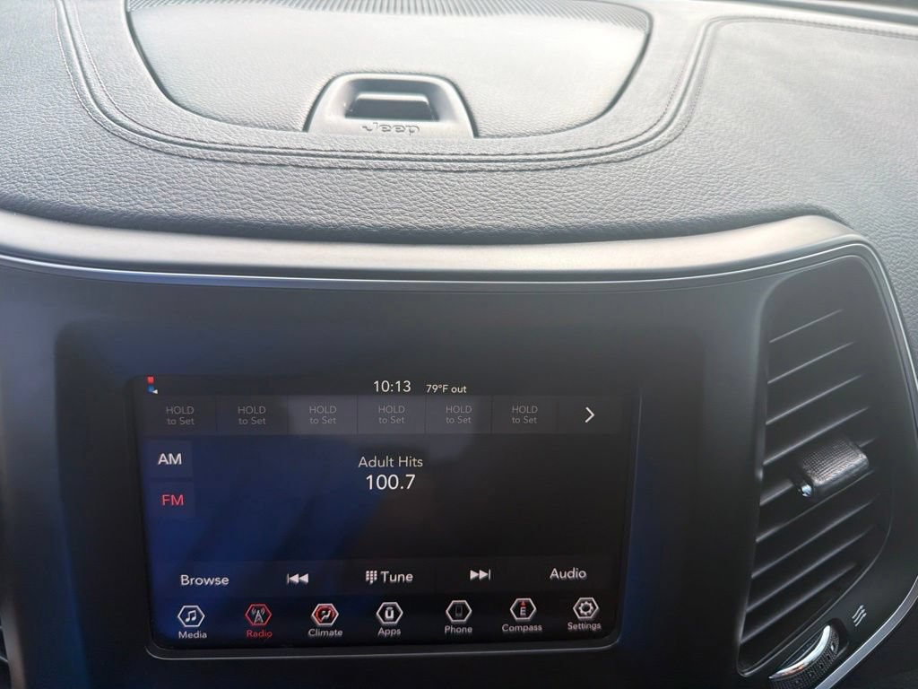 Used 2019 Jeep Cherokee Latitude w/ Popular Appearance Group FWD image 26