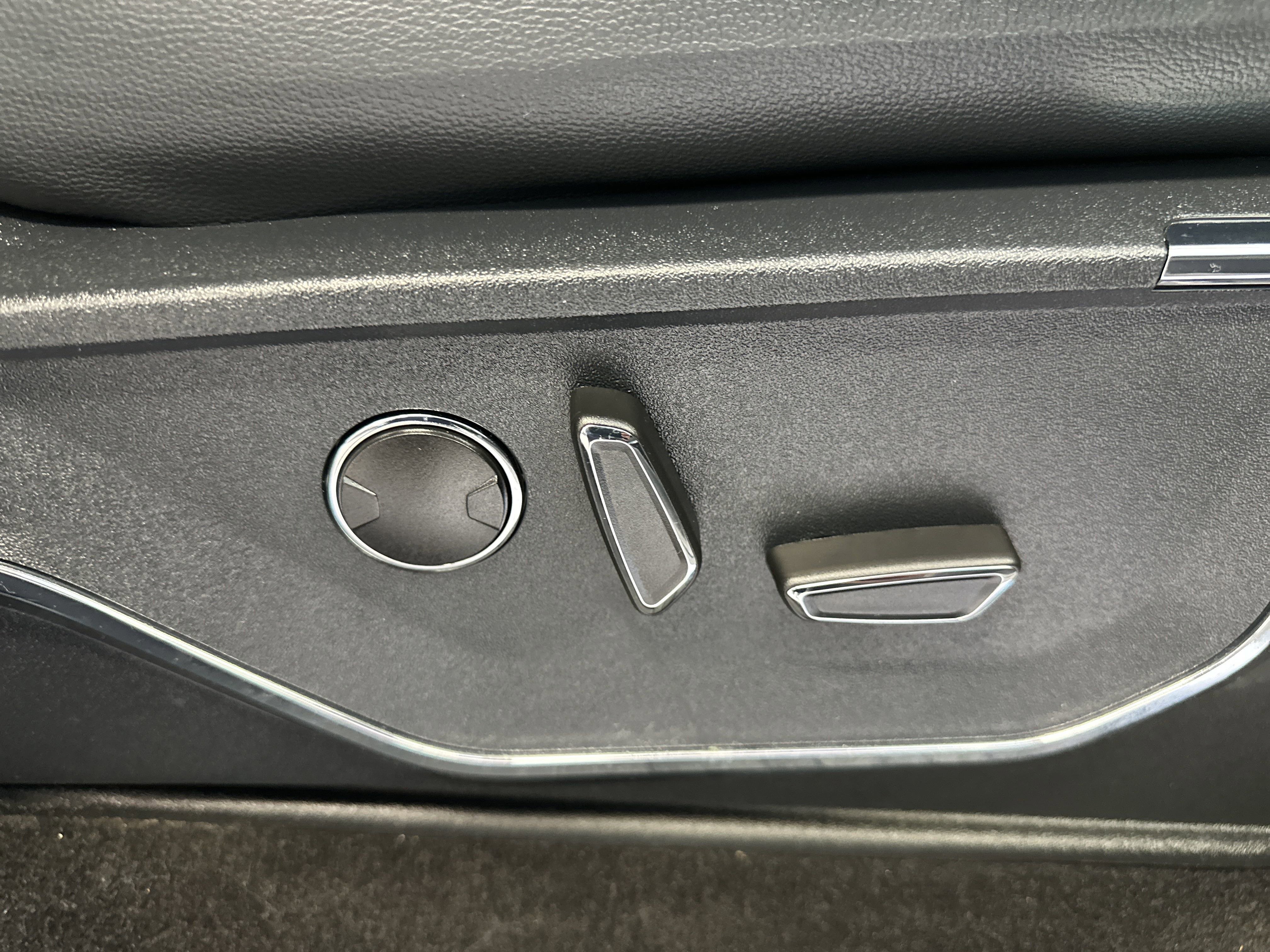 Certified 2022 Ford F150 Lariat w/ Equipment Group 502A High image 25