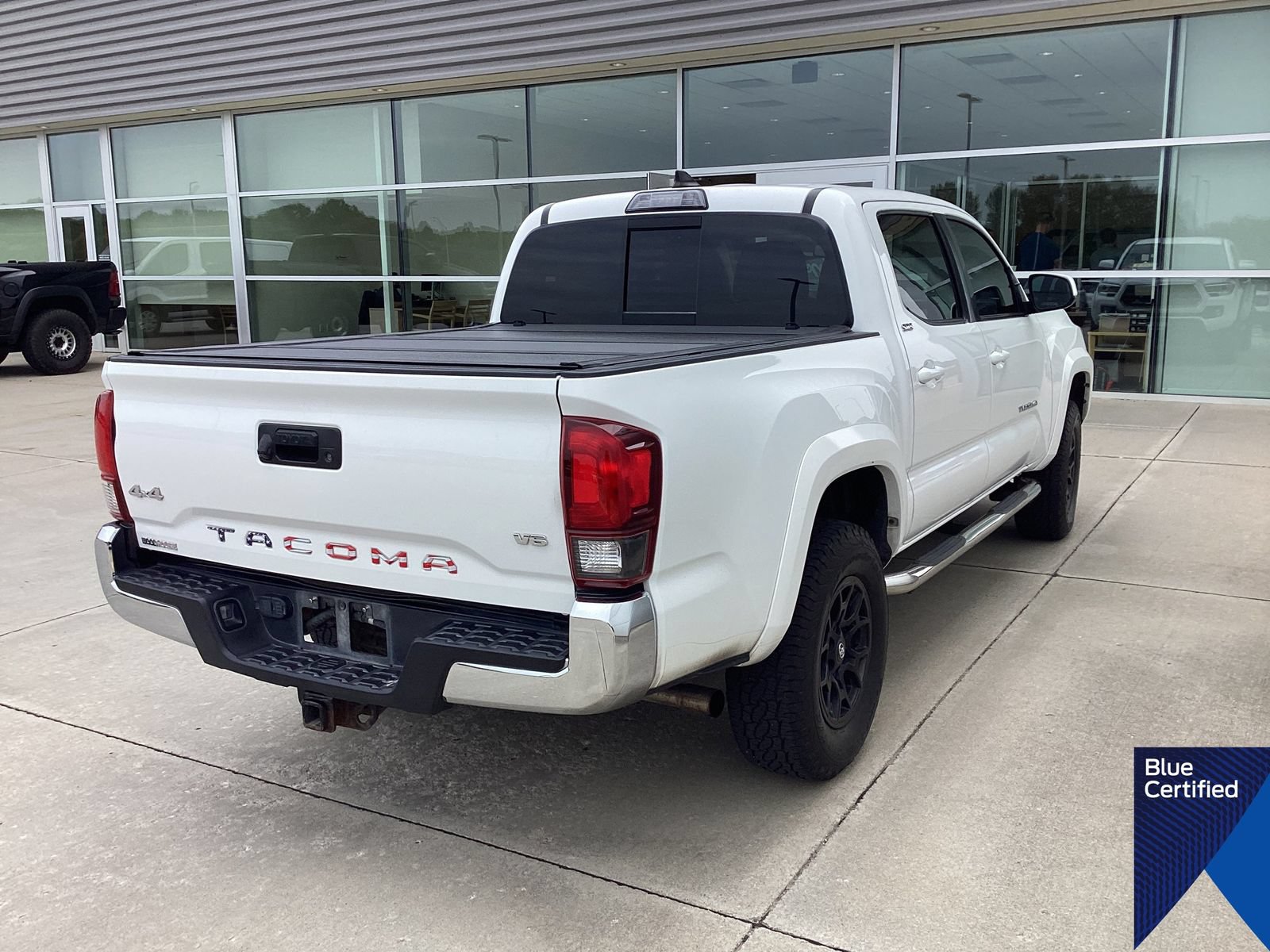 Used 2019 Toyota Tacoma SR5 AWD/4WD image 3