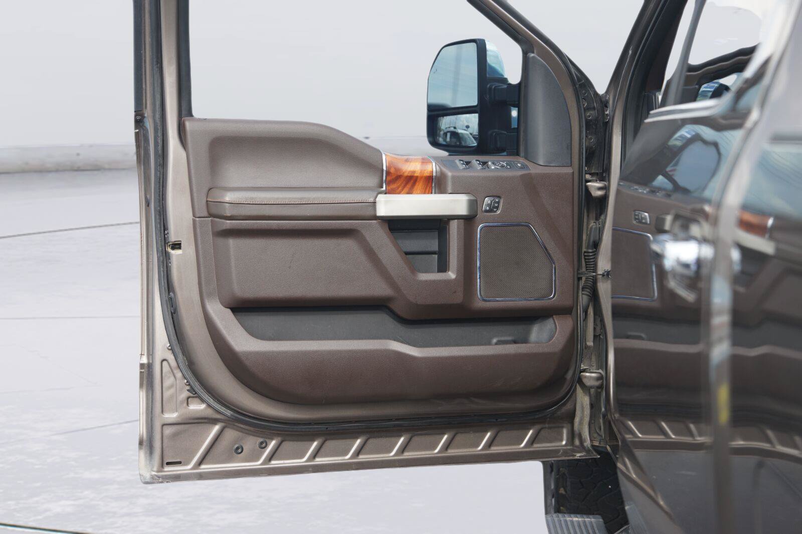 Certified 2022 Ford F250 King Ranch w/ Tremor Off-Road Package AWD/4WD image 31