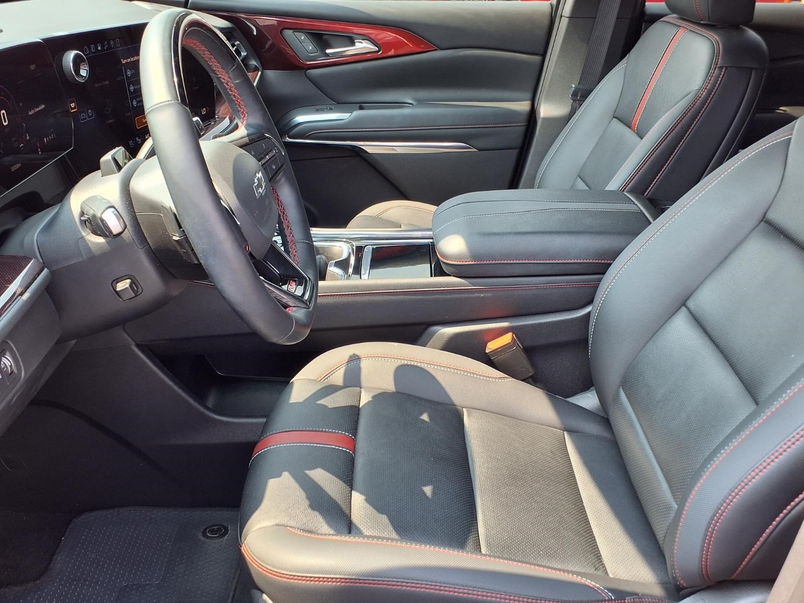 Used 2025 Chevrolet Traverse RS AWD/4WD image 14