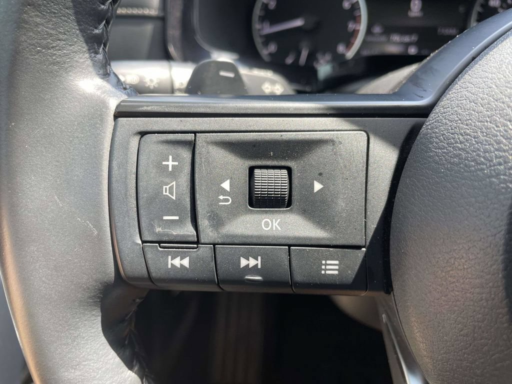 Used 2024 Nissan Pathfinder SV w/ SV Premium Package FWD image 27