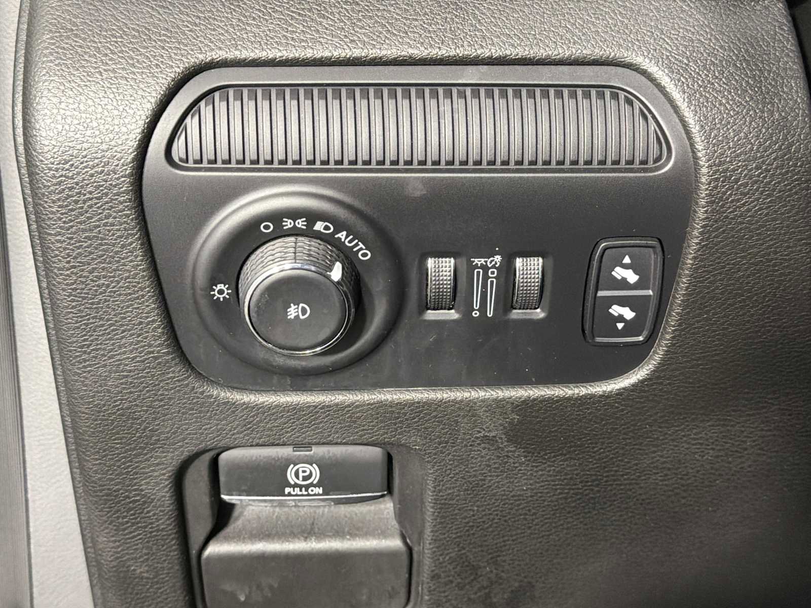 Used 2023 Jeep Wagoneer L Series II AWD/4WD image 33