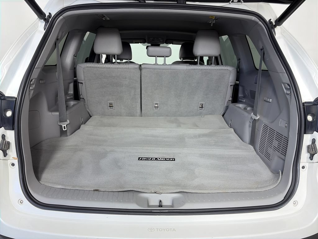 Used 2018 Toyota Highlander Plus w/ Carpet Mat Package (TMS) AWD/4WD image 26
