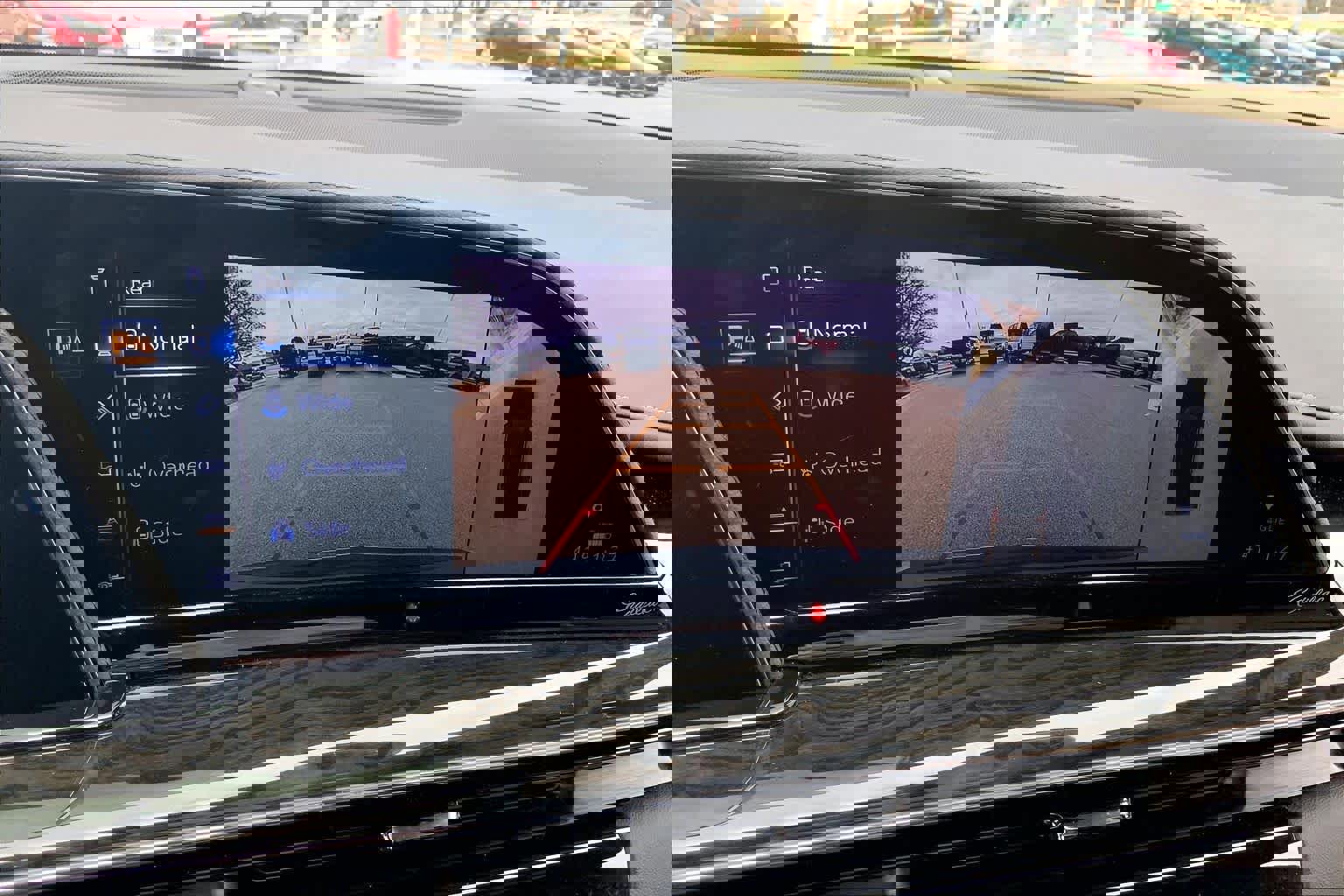 Used 2024 Cadillac Escalade Premium Luxury w/ Performance Package image 26