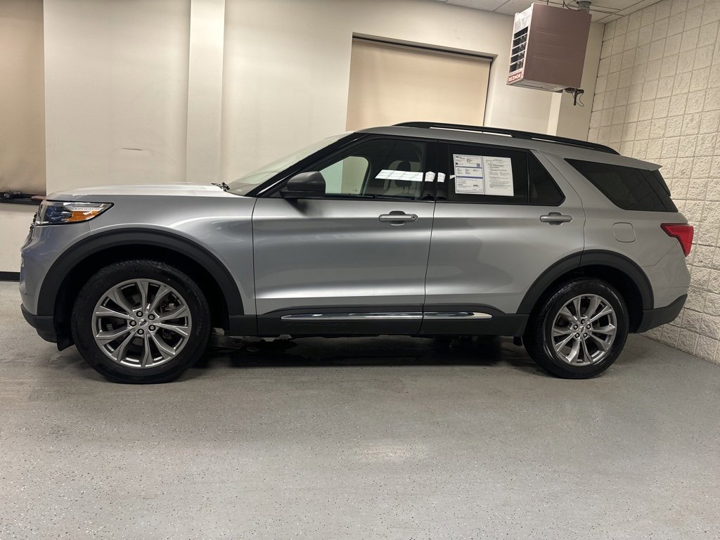Certified 2022 Ford Explorer XLT w/ Equipment Group 202A image 11