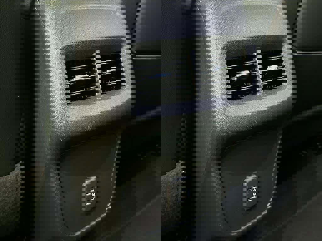 Used 2023 GMC Terrain SLT image 13