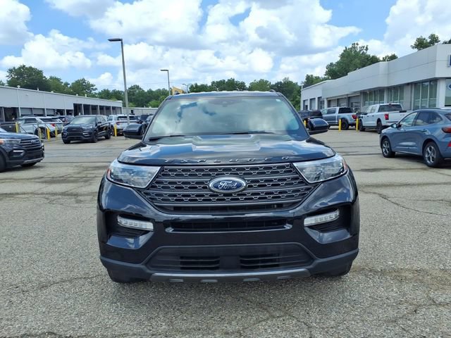 Certified 2024 Ford Explorer XLT w/ Equipment Group 202A AWD/4WD image 2