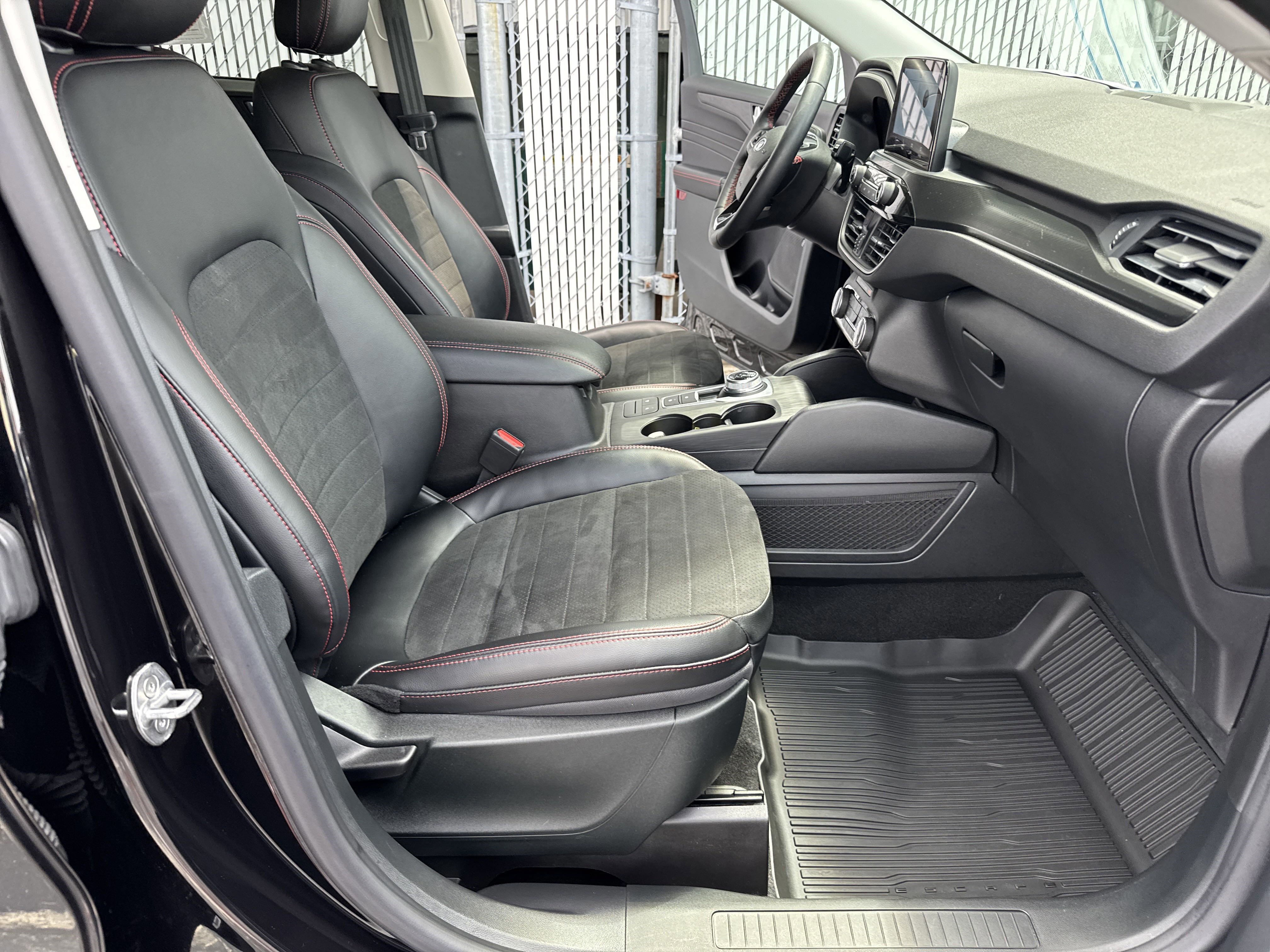 Certified 2022 Ford Escape SEL w/ SEL Stealth AWD Package image 31