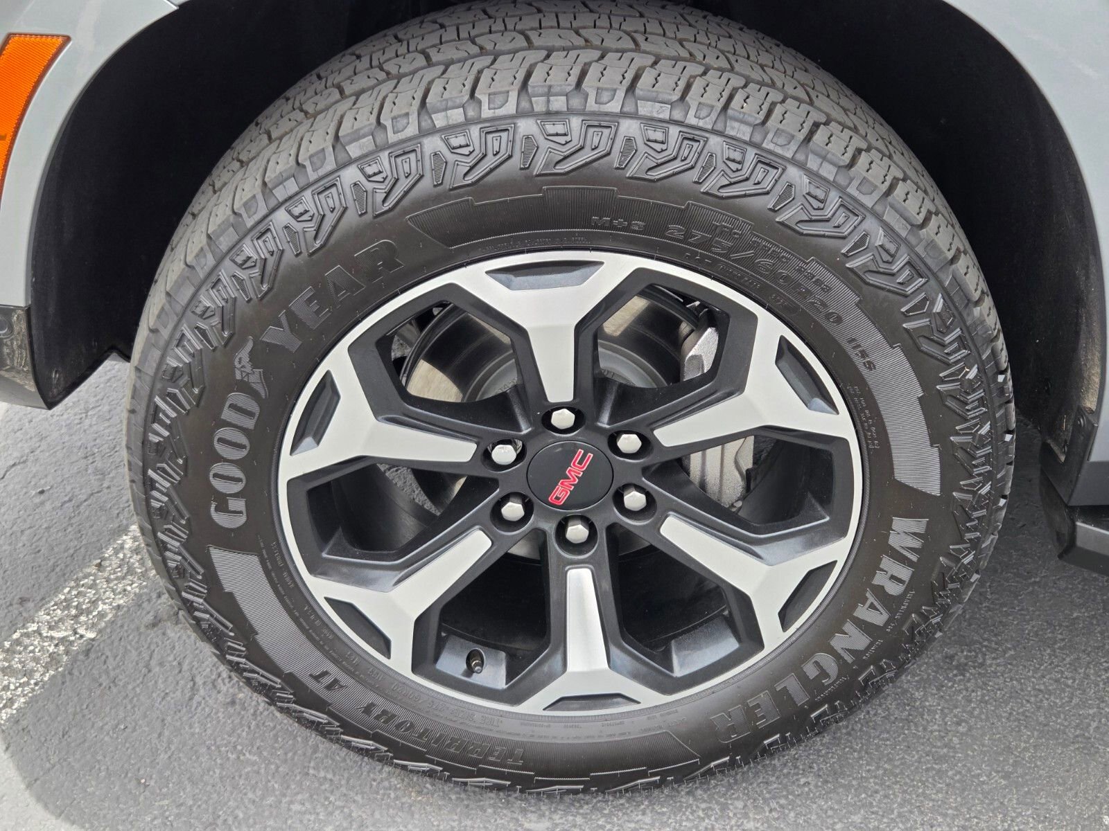 Used 2026 GMC Yukon XL AT4 w/ LPO, Floor Liner Package AWD/4WD image 9