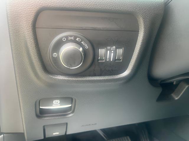 Used 2023 Jeep Grand Cherokee Altitude AWD/4WD image 12