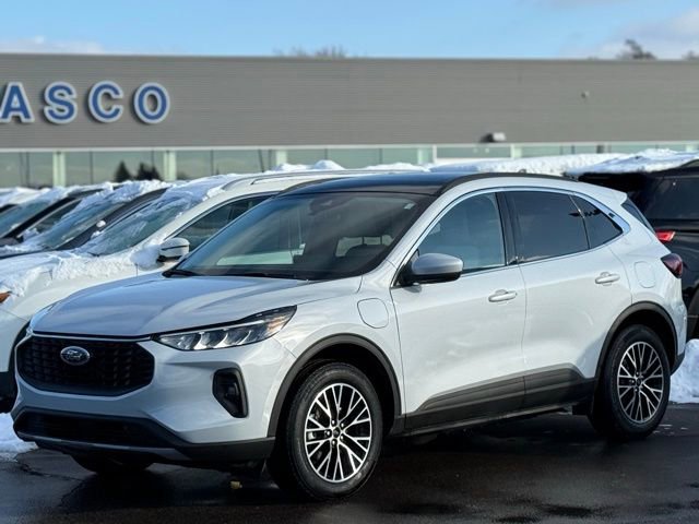 Certified 2025 Ford Escape SE image 32