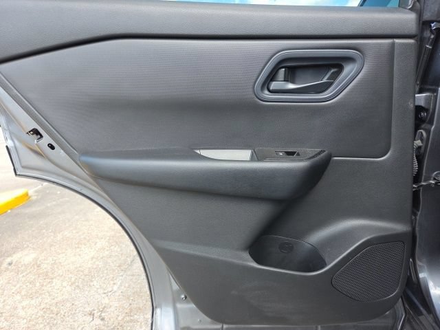 Used 2024 Nissan Rogue S AWD/4WD image 23