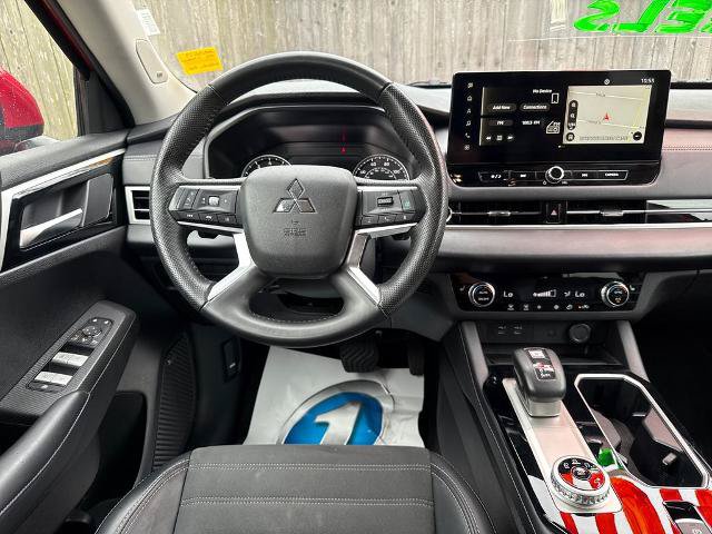 Used 2025 Mitsubishi Outlander SE FWD image 15