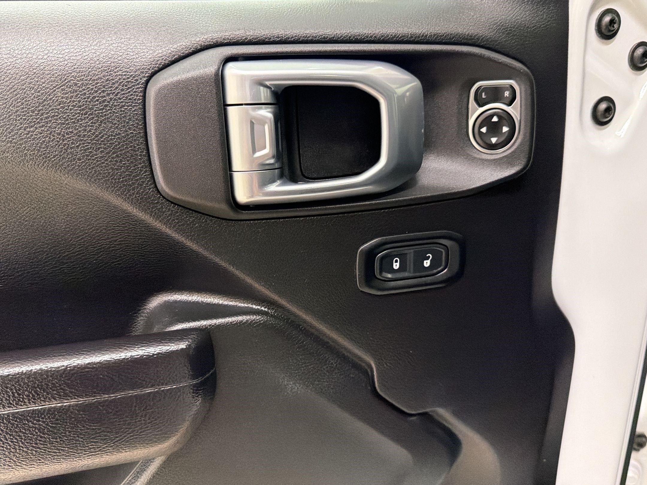 Used 2023 Jeep Wrangler Unlimited Rubicon AWD/4WD image 22