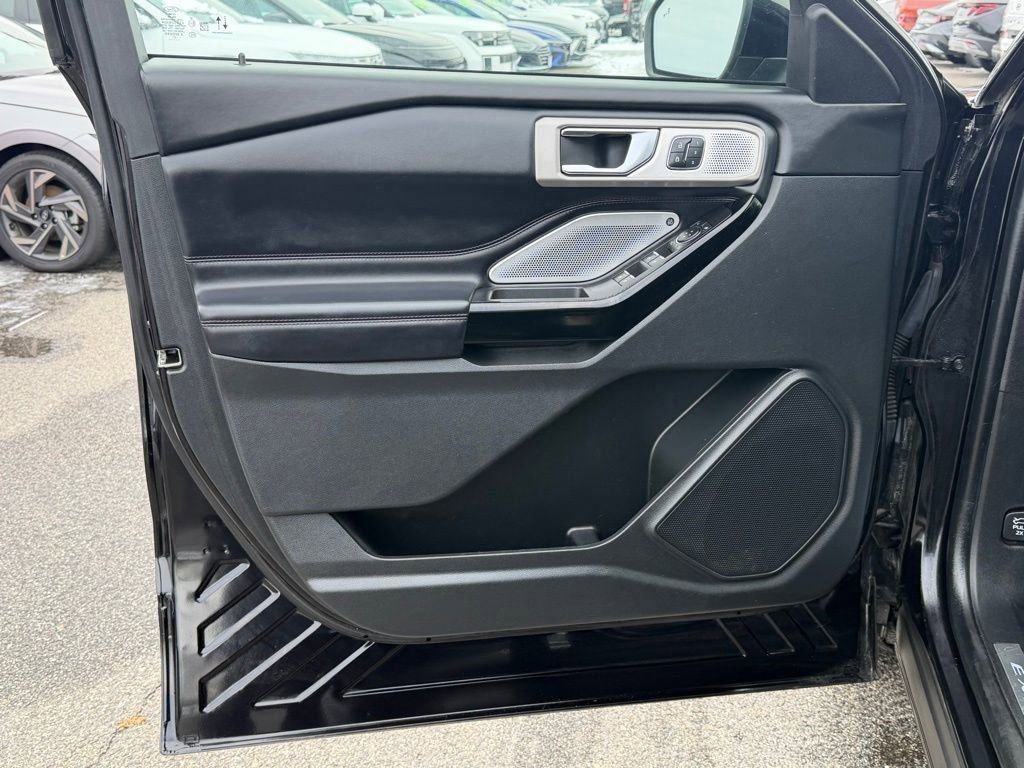 Certified 2021 Ford Explorer Platinum w/ Equipment Group 601A image 12