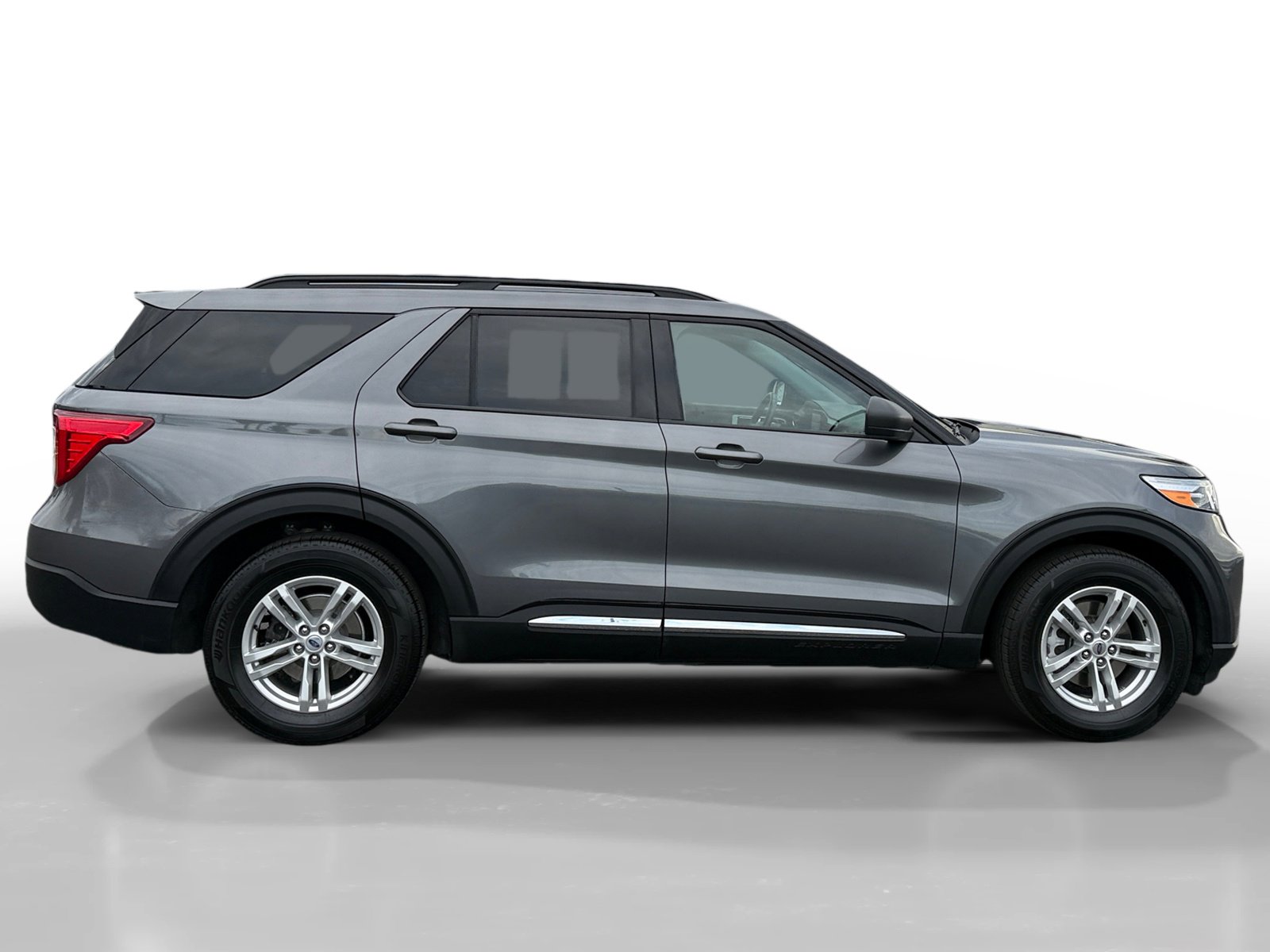 Certified 2022 Ford Explorer XLT w/ Equipment Group 202A image 6