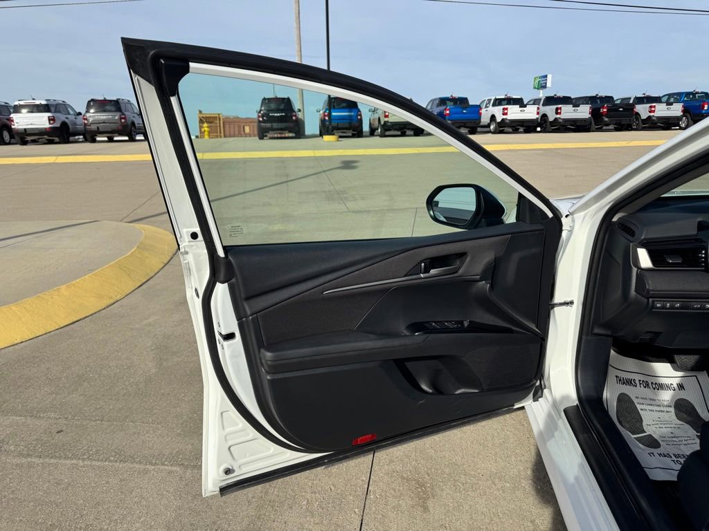 Used 2025 Toyota Camry LE image 7