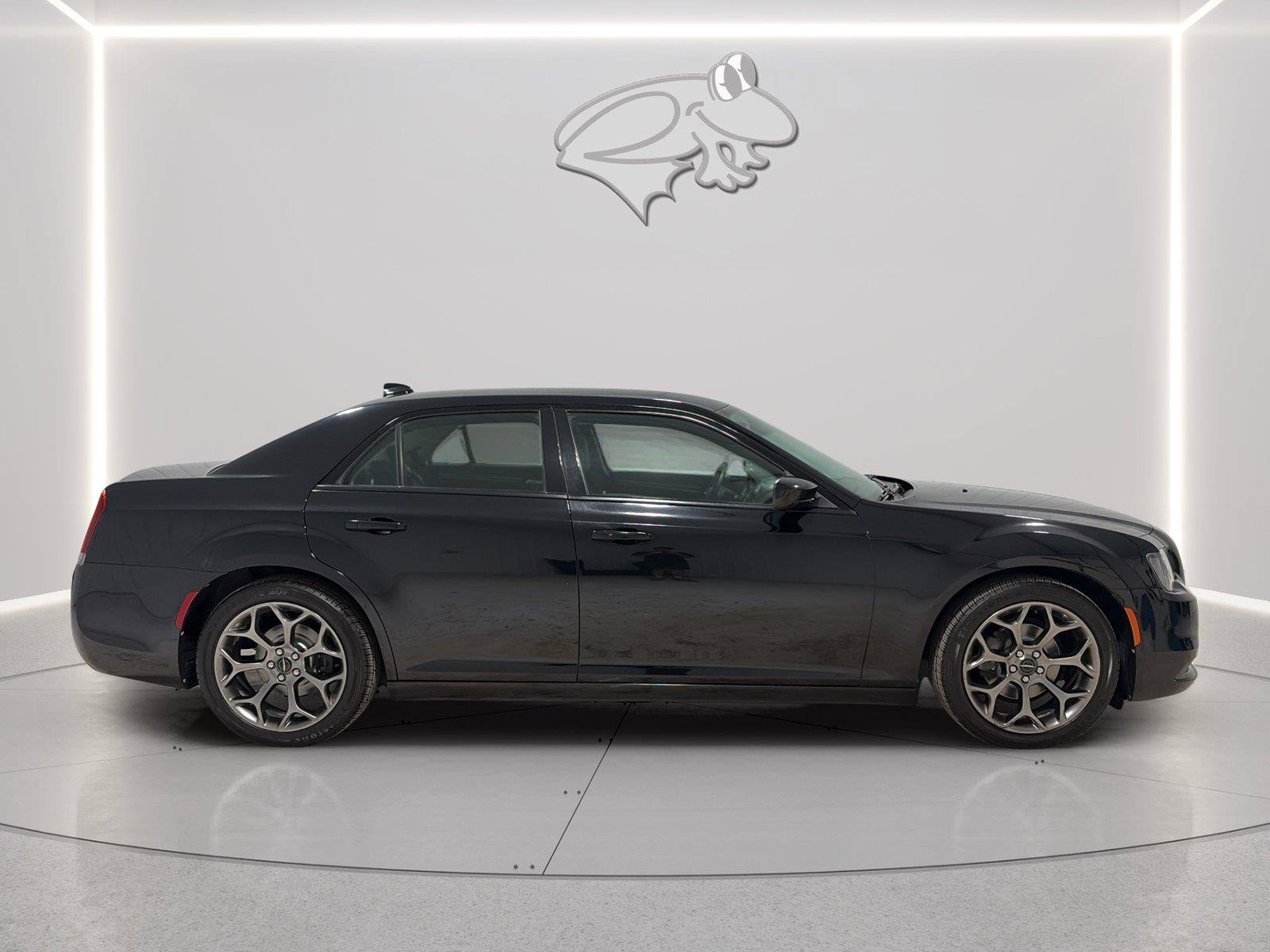 Used 2018 Chrysler 300 Touring w/ Sport Appearance Package RWD image 6
