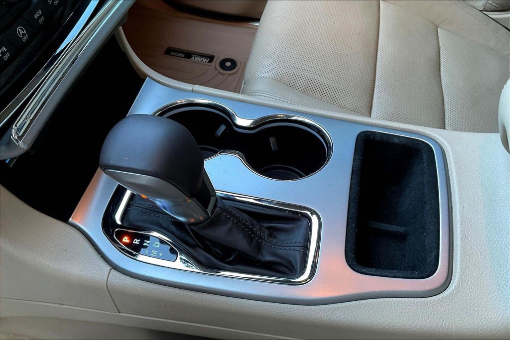 Used 2019 Jeep Grand Cherokee Overland RWD image 18