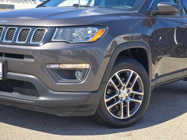 Used 2018 Jeep Compass Latitude w/ Popular Equipment Group AWD/4WD image 3