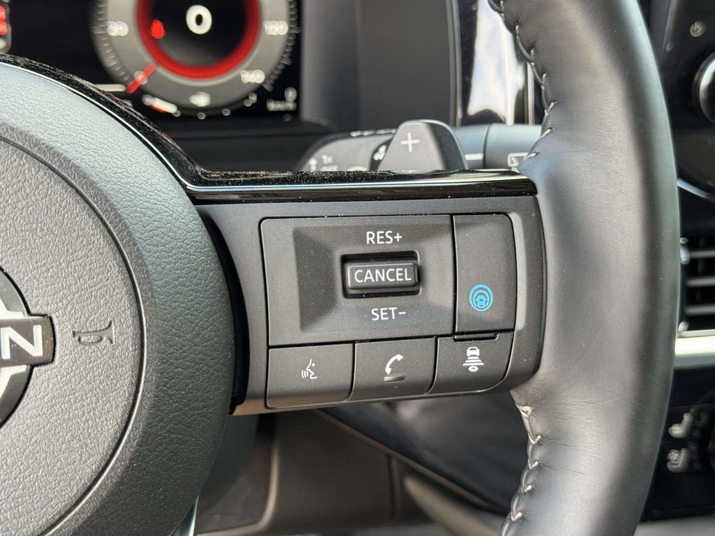 Used 2023 Nissan Pathfinder Platinum image 17