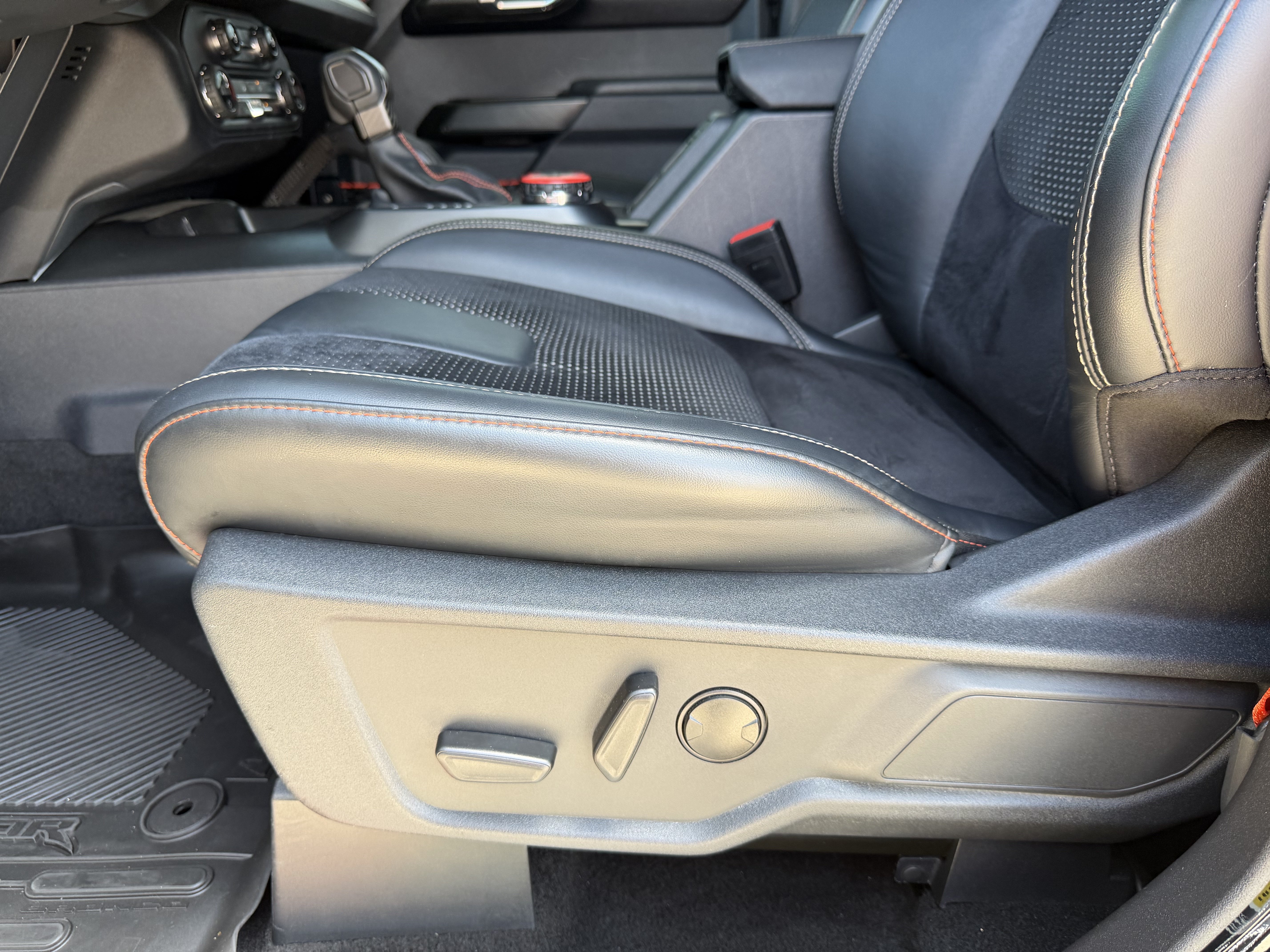 Certified 2024 Ford Bronco Raptor w/ Interior Carbon Fiber Pack 6 AWD/4WD image 31